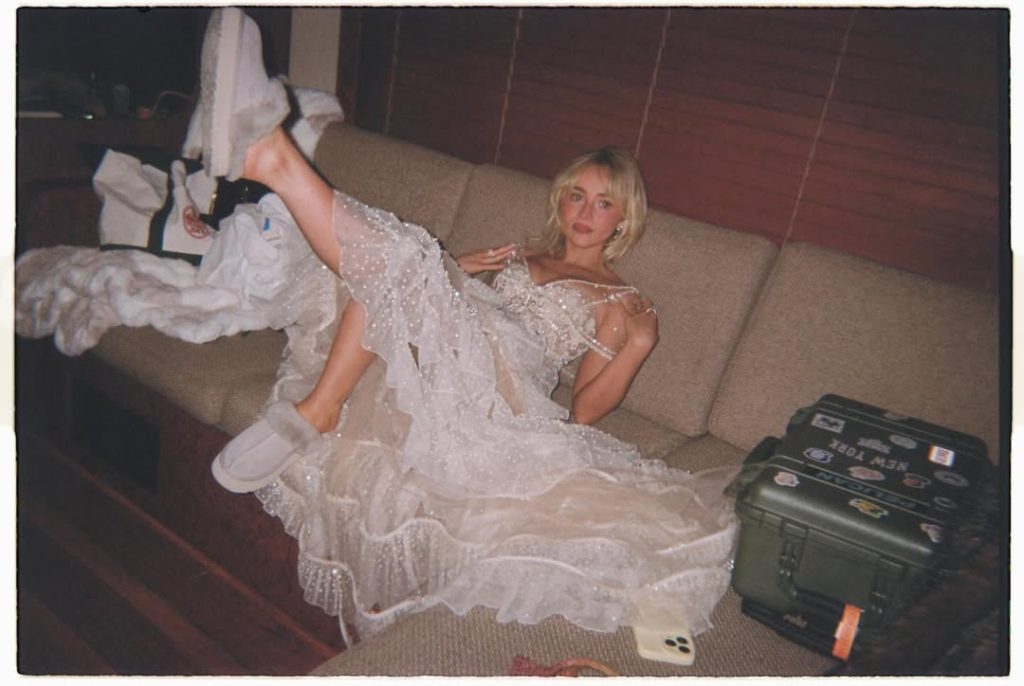 Sabrina Carpenter Grammys Look 2026 Steals the Spotlight