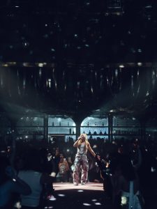 Hilary Duff’s Las Vegas Look Has Fans Calling It 10/10